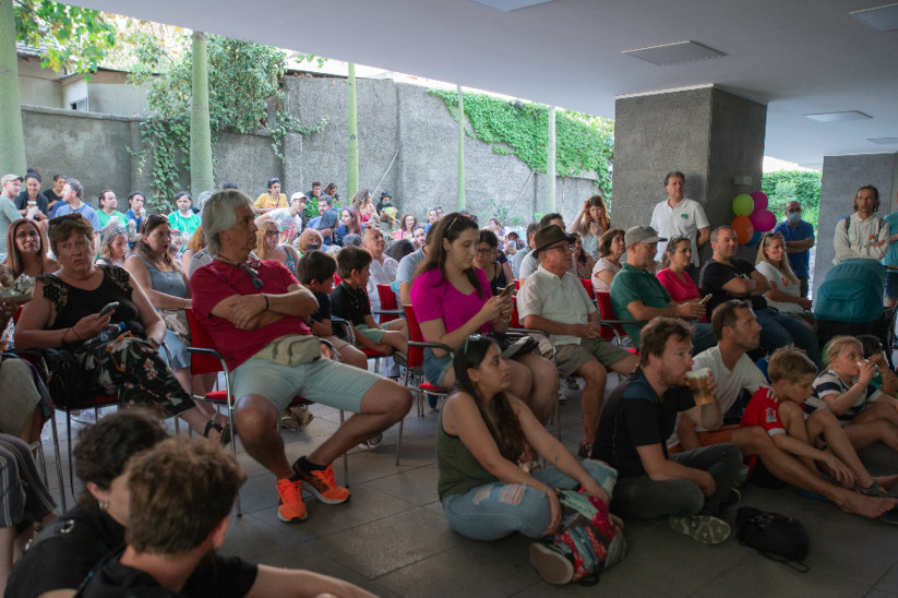 Se programaron juegos de mesa, clases exprés de alemán e inscripciones gratuitas a la biblioteca, además de lecturas de cuentos .